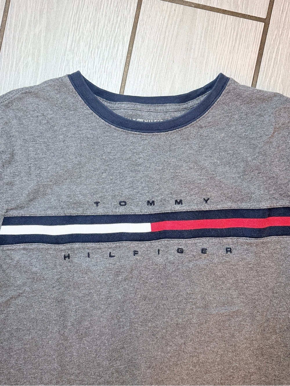 Tommy Hilfiger women's Gray Logo Tee with Red & White Stripe size small - Picture 2 of 5